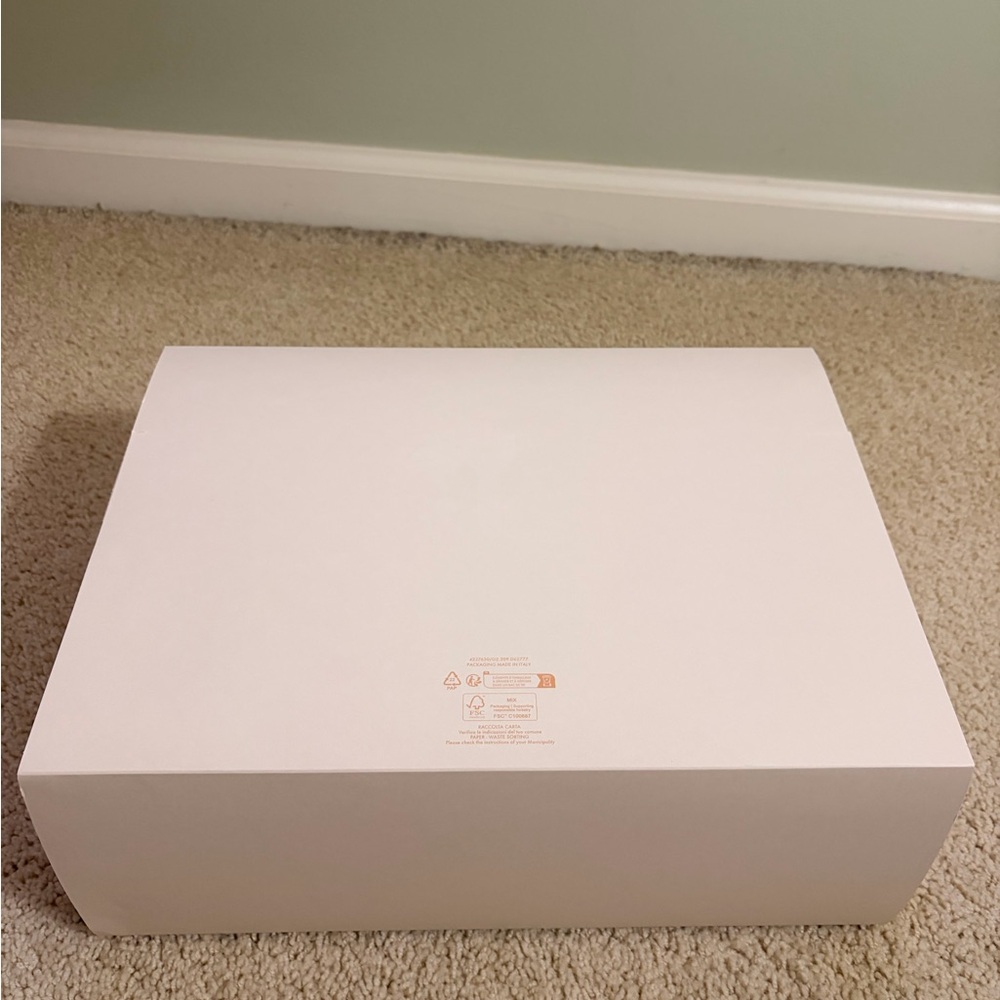 Louis Vuitton Iconic Orange Box with Festive Box Wrap - Picture 10 of 10
